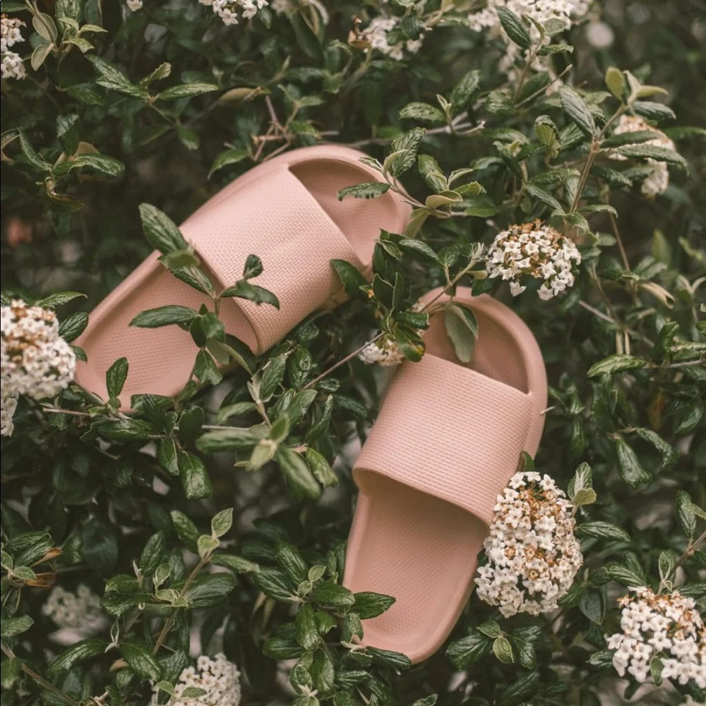 Pillow Slides Slippers Thick Sole Sandals in‎ pink